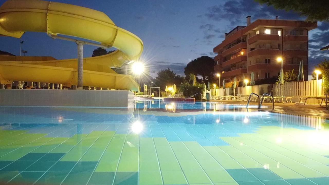 Solemare Hotel E Residence Misano Adriatico Eksteriør billede