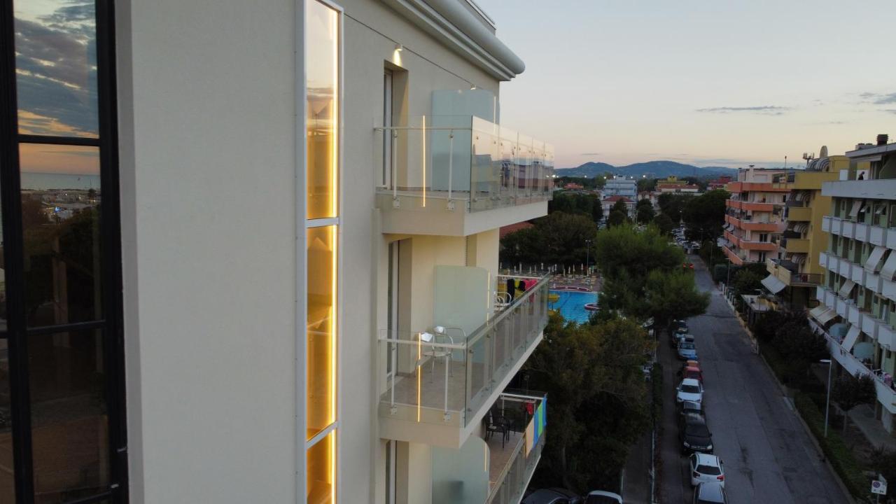 Solemare Hotel E Residence Misano Adriatico Eksteriør billede