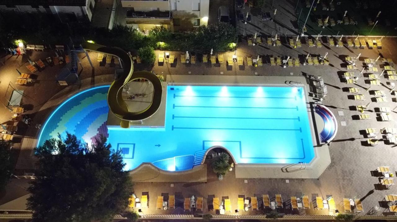 Solemare Hotel E Residence Misano Adriatico Eksteriør billede