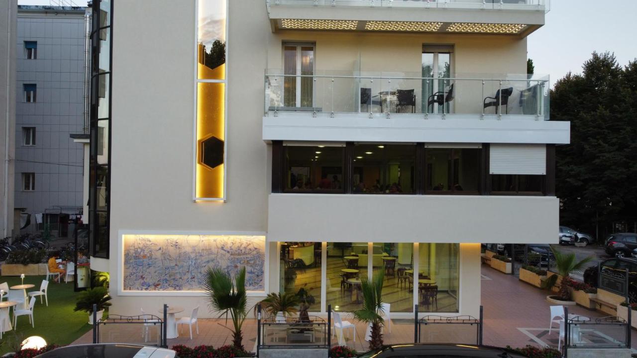 Solemare Hotel E Residence Misano Adriatico Eksteriør billede