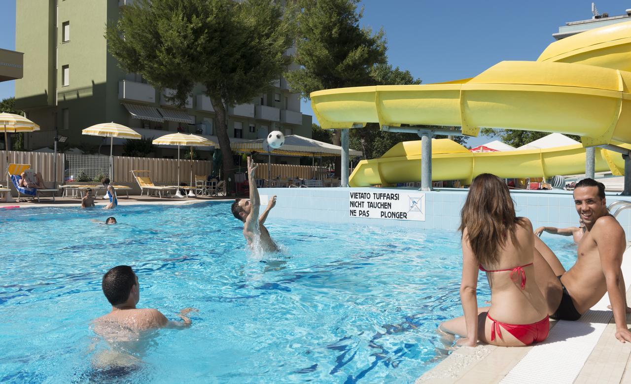 Solemare Hotel E Residence Misano Adriatico Eksteriør billede