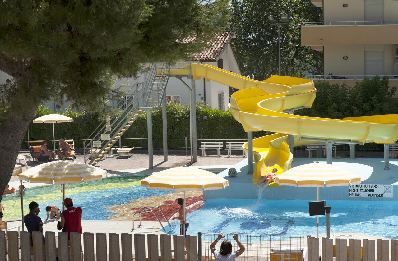 Solemare Hotel E Residence Misano Adriatico Eksteriør billede